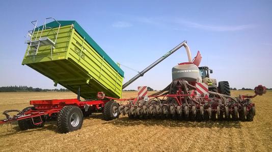 DF922VS an Conow-Anhänger vor-Horsch-Pronto